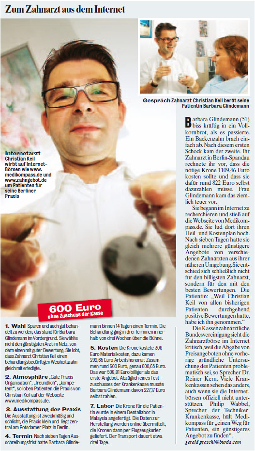 Zahnarzt aus dem Internet Zahnarzt erklärt seiner Patientin die anstehende Behandlung, die günstiger als zuvor berechnet, ausfallen wird.